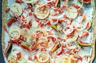 Tarte flambée avant de passer au four