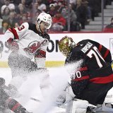 Hischier (13) et les Devils ont battu Ottawa 6-2 samedi KEYSTONE/AP/Justin Tang