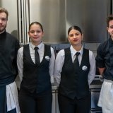 Les quatre apprentis du restaurant "Le Soleil de Dugny" à Leytron (Loïc Esseïva, CFC cuisine 2e année, Léna Porchet, CFC spécialiste en restauration 3e année, Elisa Buttet, CFC spécialiste en restauration 2e année et Nathan Maître, CFC cuisine 3e année)