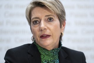 Il s’agit de la première visite de haut niveau d’un membre du gouvernement suisse en France depuis la polémique sur le non-achat des Rafales français il y a plus de deux ans. (archives) KEYSTONE/PETER SCHNEIDER