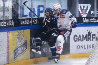 Duel musclé entre Bertschy et Trutmann KEYSTONE/ANTHONY ANEX