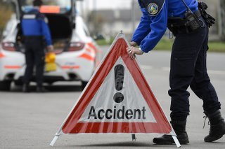Un cycliste s'est grièvement blessé samedi dans une collision avec une voiture à Gryon (photo d'illustration). KEYSTONE/LAURENT GILLIERON
