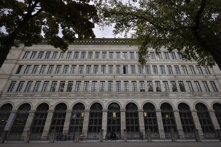 Au troisième trimestre, la perte de la BNS s'est limitée à 12 milliards contre -47,2 milliards à la même période de 2022 (archives). KEYSTONE/MICHAEL BUHOLZER