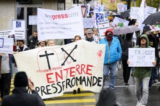 Le personnel de TX Group avait manifesté mardi à Lausanne pour protester contre les restructurations. KEYSTONE/LAURENT GILLIERON