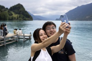 Depuis le début de l'année, les nuitées hôtelières en Suisse ont profité du retour en force des touristes asiatiques et américains. (archives) KEYSTONE/PETER KLAUNZER