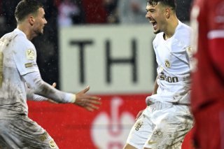 Ugrinic (à droite) jubile après son but KEYSTONE/WALTER BIERI