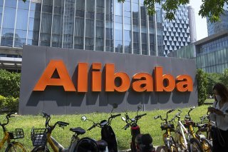 La Commission européenne a demandé formellement à la filiale d'Alibaba de détailler les mesures prises afin de protéger les consommateurs conformément à la nouvelle législation entrée en vigueur fin août. (archives) KEYSTONE/AP/MARK SCHIEFELBEIN
