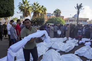 Les Etats-Unis s'opposent à un cessez-le-feu à Gaza, réclamé notamment par l'ONU et la Turquie, alors que plus de 10'000 personnes ont déjà péri dans l'enclave palestinienne assiégée et pilonnée par Israël. KEYSTONE/AP/Hatem Moussa