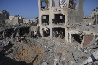La bande de Gaza est soumise à un bombardement incessant de l'armée israélienne depuis l'attaque du Hamas dans l'Etat hébreu. KEYSTONE/AP/Hatem Moussa