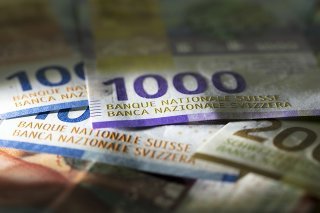 A Genève, les dernières estimations fiscales ont fait apparaître une augmentation des revenus par rapport au projet de budget initial (image d'illustration). KEYSTONE/GAETAN BALLY