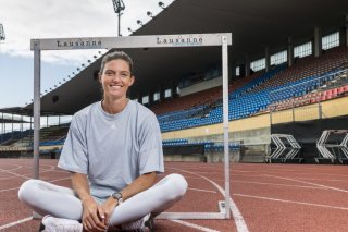 Lea Sprunger, sur la piste d'athlétisme du stade de la Pontaise à Lausanne avant l'édition 2021 d'Athletissima (archives). Keystone/JEAN-CHRISTOPHE BOTT