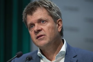 Devant les délégués samedi, le président des Verts'libéraux Jürg Grossen a exhorté son parti à faire son autocritique. KEYSTONE/PETER SCHNEIDER