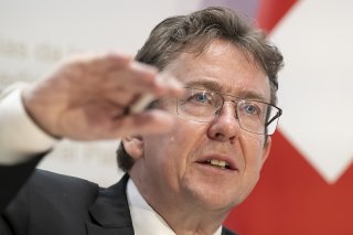 Albert Rösti a participé la semaine dernière au Royaume-Uni au premier sommet mondial sur la sécurité liée à l'intelligence artificielle (archives). KEYSTONE/ANTHONY ANEX