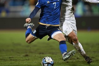 Milot Rashica (à gauche) a inscrit le but de la victoire. KEYSTONE/EPA/GEORGI LICOVSKI