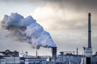 L'aciérie de Tata Steel à IJmuiden aux Pays-Bas. Le groupe indien a annoncé lundi la suppression de 800 emplois aux Pays-Bas afin de rester "compétitif et rentable". (archives) KEYSTONE/EPA ANP/JEROEN JUMELET