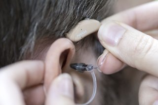 Le futur président de Sonova est actuellement à la tête du conseil d'administration de Straumann, poste dont il démissionnera en 2024 (archives). KEYSTONE/CHRISTIAN BEUTLER