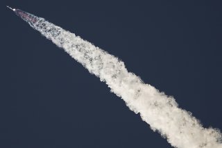 Starship, qui a décollé du Texas samedi, est la plus grande et la plus puissante fusée jamais construite par SpaceX. KEYSTONE/AP/Eric Gay