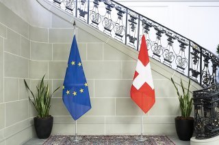 La Commission européenne veut aller de l'avant dans les négociations avec la Suisse (image d'illustration). KEYSTONE/ANTHONY ANEX