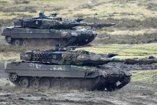 Rheinmetall pourra racheter 25 chars Leopard 2 mis hors service par l'armée suisse (archives). KEYSTONE/AP/MARTIN MEISSNER