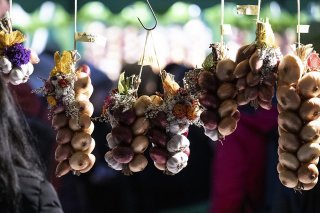 Le Zibelemärit, plus grande foire annuelle organisée à Berne, date du milieu du XIXe siècle (archives). KEYSTONE/PETER SCHNEIDER