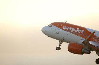 Easyjet a dégagé un bénéfice net de 324 millions de livres (360 millions de francs) pour l'exercice achevé le 30 septembre, après une perte de 169 millions de livres un an auparavant (archives). KEYSTONE/AP/ARMANDO FRANCA