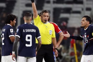 Le carton blanc se situerait entre l'arvertissement et l'exclusion définitive. KEYSTONE/EPA/Elvis González