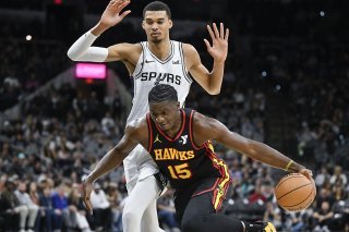 Capela (15) et les Hawks ont battu les Spurs de Wembanyama jeudi KEYSTONE/AP/Darren Abate