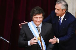 Javier Milei, 53 ans, est devenu le douzième président de l'Argentine depuis le retour de la démocratie il y a 40 ans. KEYSTONE/AP/Natacha Pisarenko