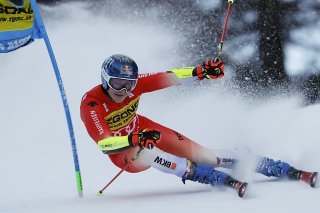 Marco Odermatt une fois de plus en démonstration. KEYSTONE/AP/Alessandro Trovati