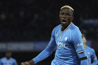 Victor Osimhen est désormais lié jusqu'au 30 juin 2026 avec le Napoli. KEYSTONE/AP/Alessandro Garofalo