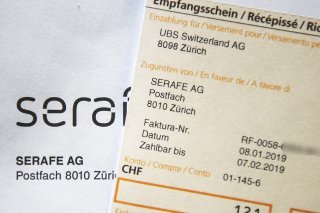 Dès 2024, ne pas disposer d'appareils de réception ne dispensera plus du paiement de la redevance radio-TV. Environ 7000 ménages exonérés jusqu'ici recevront désormais une facture de l'entreprise Serafe (archives). KEYSTONE/CHRISTIAN BEUTLER