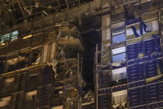 Un hôtel et des habitations ont notamment été visés par les bombardements russes sur Kharkiv. KEYSTONE/EPA/SERGEY KOZLOV