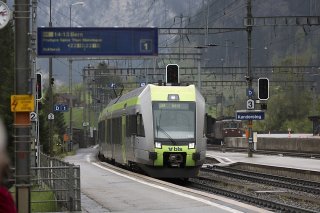 Les trains circulent à nouveau sur la ligne entre Frutigen BE et Viège VS (Photo d'archives). KEYSTONE/GAETAN BALLY