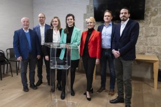 Pour AgroImpact (de g. à dr.): Claude Baehler, président d'AgroImpact, Eugenio Simioni, directeur général de Nestlé Suisse, Valerie Dittli, ministre, Aude Jarabo, directrice d'AgroImpact, Isabelle Moret, ministre, Benoît Stadelmann de WWF Suisse et Martin Pidoux, directeur de Prométerre. Keystone/CYRIL ZINGARO