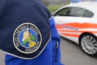 Un important dispositif policier a été déployé en gare d'Essert-sous-Champvent (VD). KEYSTONE/LAURENT GILLIERON