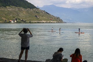 Le Léman pourrait perdre sa fonction d'oasis de fraîcheur (image d'illustration). KEYSTONE/JEAN-CHRISTOPHE BOTT