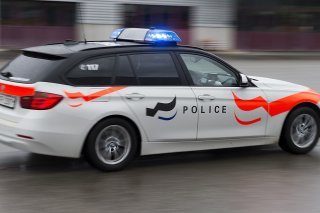 La A1 est fermée à la frontière entre les cantons de Fribourg et Berne après un accident. KEYSTONE/LUKAS LEHMANN