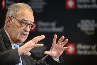 Guy Parmelin, chef du Département fédéral de l'économie, de la formation et de la recherche (DEFR), au front sur le dossier agricole. KEYSTONE/LAURENT GILLIERON