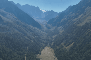 La réserve forestière du Val d'Arpette est la première située dans le Val d'Entremont.