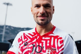 Dejan Sorgic, attaquant du FC Sion, qui porte le nouveau maillot spécial