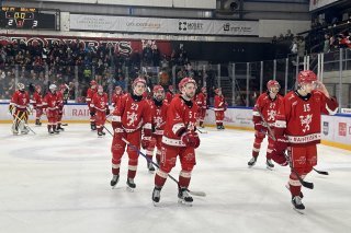 Mines tristes et têtes basses, les joueurs du HCV Martigny ont pris congé de leur public et de leur saison 2023/2024