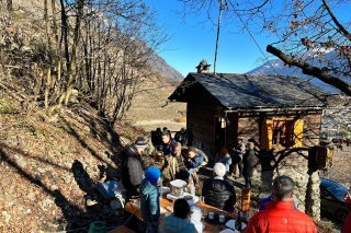 Journée du lancement de l'association L'Amitié d'enfer, avec la plantation de deux châtaigniers.