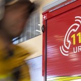 Les pompiers du Service d'incendie et de secours de Genève (SIS) ont rapidement déployé d'importants moyens pour venir à bout d'un incendie qui a ravagé un appartement du 9e étage de la barre du Lignon à Vernier (image d'illustration). KEYSTONE/MARTIAL TREZZINI