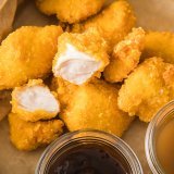 La consommation de sel est trop élevée en Suisse. Le sel se cache notamment dans les produits transformés. (photo symbolique) KEYSTONE/DPA-tmn/CHRISTIN KLOSE