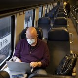 Les sénateurs ont dit oui de justesse à 1,15 milliard de francs pour éponger les pertes subies dans le trafic grandes lignes durant la crise du Covid-19 (archives). KEYSTONE/LAURENT GILLIERON