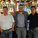 Les candidats au Conseil Communal de l’UDC Conthey, de gauche à droite : Raphaël Chambovey, Damien Fumeaux, Kévin Pellouchoud.