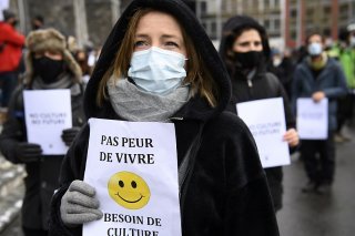 La stratégie intercantonale romande en matière de politique culturelle est en partie une réponse à la précarité économique des acteurs et actrices révélée durant la crise du Covid 19 (archives). Keystone/LAURENT GILLIERON