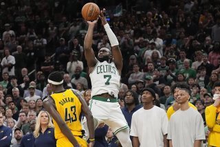 Le panier à trois points de Jaylen Brown à six secondes de la sirène finale a permis aux Celtics d'arracher une prolongation. KEYSTONE/AP/Charles Krupa