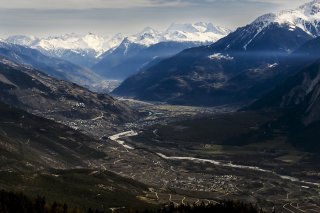 Le Conseil d'Etat valaisan va réviser le projet de la troisième correction du Rhône (archives). KEYSTONE/JEAN-CHRISTOPHE BOTT