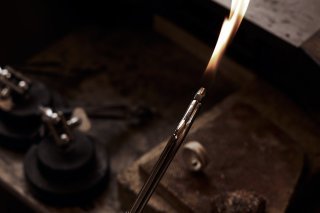 Enola Nussbaumer dans son atelier